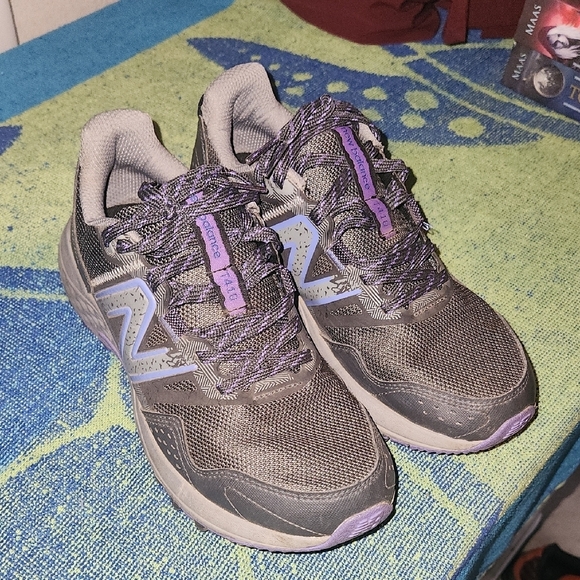 New Balance Women's Gray and Purple Running Shoes - Picture 1 of 6
